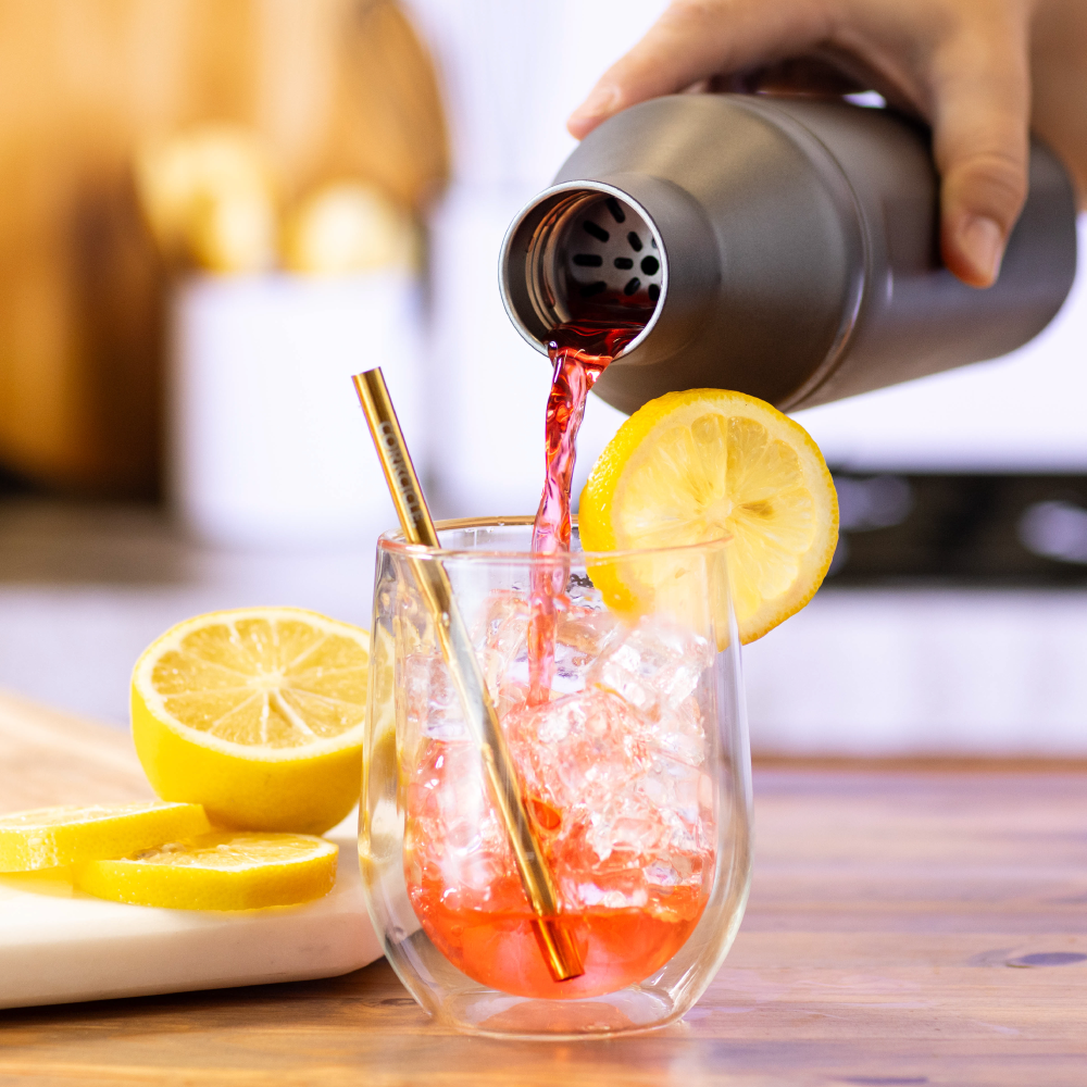 cocktail-shaker-lid-e2 Cocktail_Shaker_lifestyle_1_0f873eef-26b9-477a-b301-4dde25c00201.png