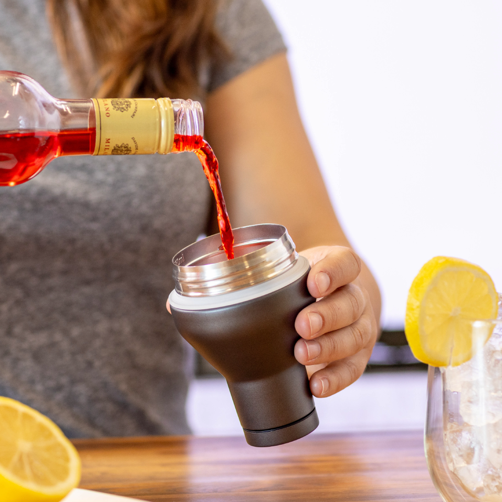 cocktail-shaker-lid-e2 Cocktail_Shaker_lifestyle_2_b714e13d-dd84-4844-956f-11cddc294041.png